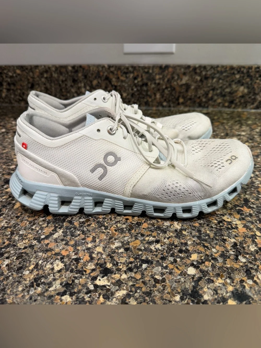 On Running Women's Cloud Sneakers in Light Gray/White 8.5